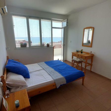 Apartment In St. Vlas With Terrace Sveti Vlas Esterno foto