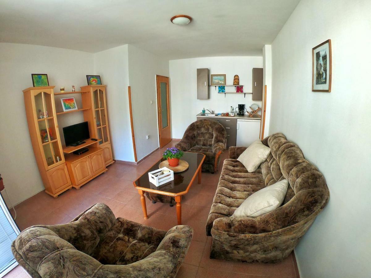 Apartment In St. Vlas With Terrace Sveti Vlas Esterno foto