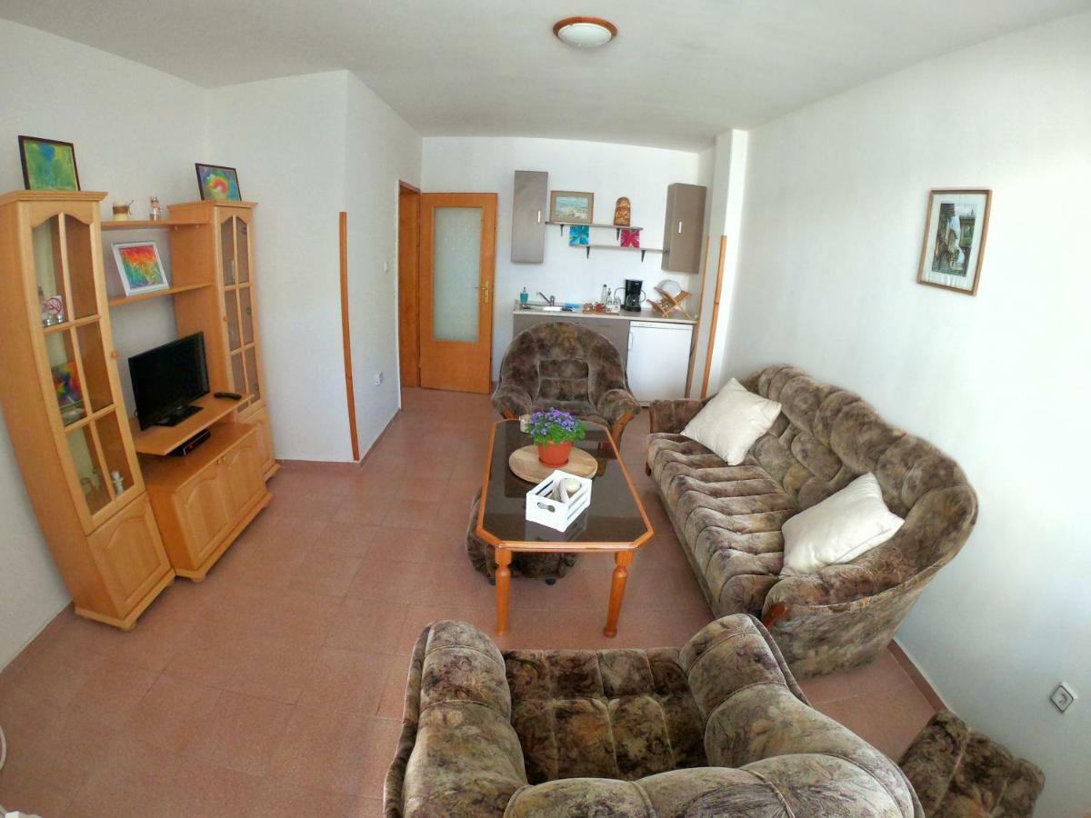 Apartment In St. Vlas With Terrace Sveti Vlas Esterno foto