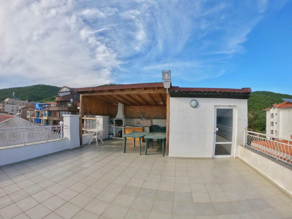 Apartment In St. Vlas With Terrace Sveti Vlas Esterno foto