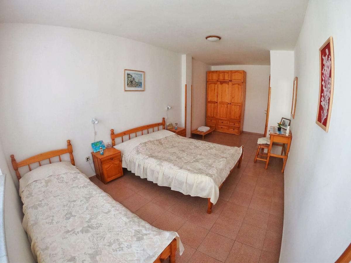 Apartment In St. Vlas With Terrace Sveti Vlas Esterno foto